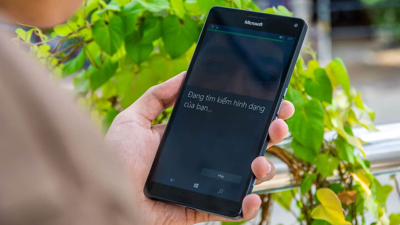 Lumia 950 XL iris scanner vs Galaxy Note 7 iris scanner