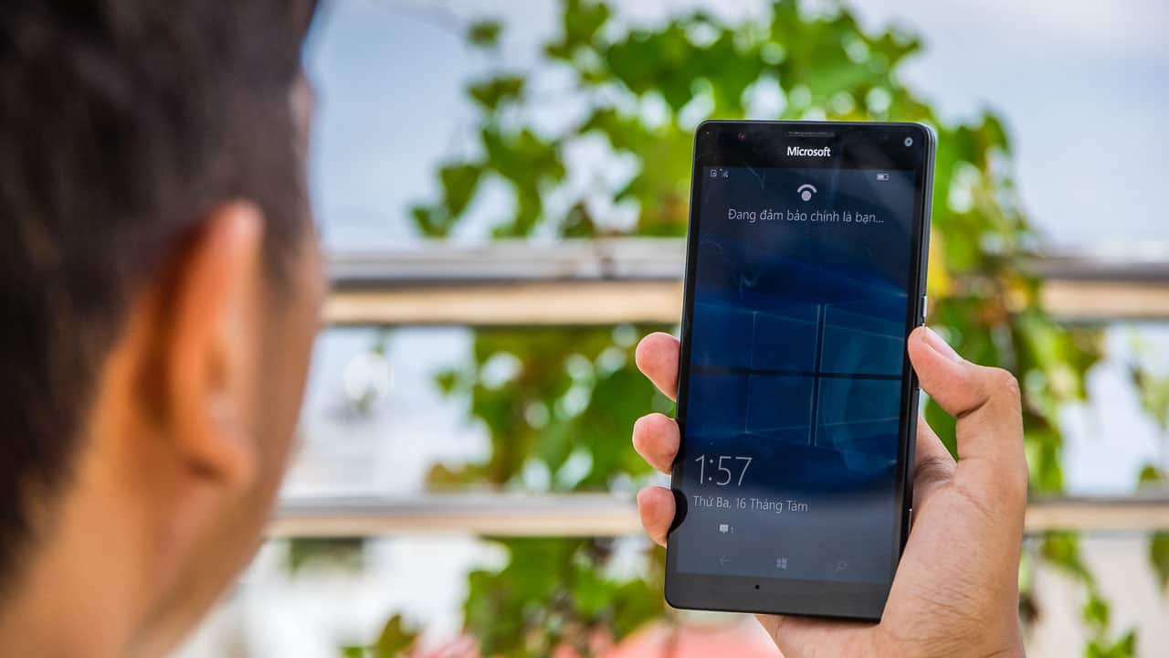 Lumia 950 XL iris scanner vs Galaxy Note 7 iris scanner