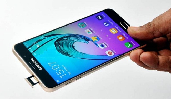 Galaxy A7 (2017) vs ZTE Blade V8 Pro