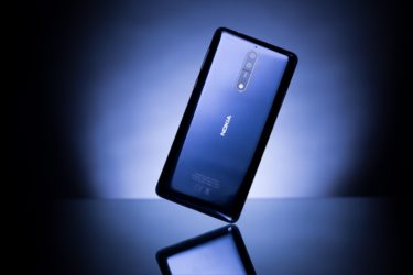 Nokia 8 giant